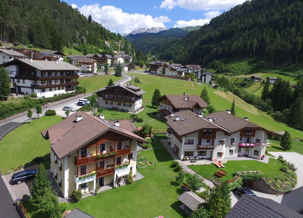 Apartments Vaiolet Santa Cristina Val Gardena Exterior foto